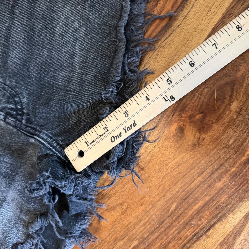 Levis Premium 501 Original Cut Off Shorts Washed Black Distressed 32317-0095 W32 - Picture 8 of 10
